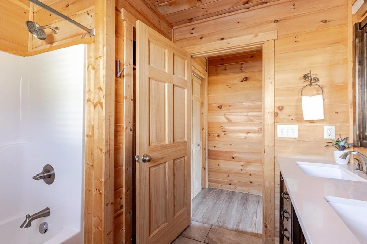 Twin Oaks Cabin บรายซันซิตี ภายนอก รูปภาพ